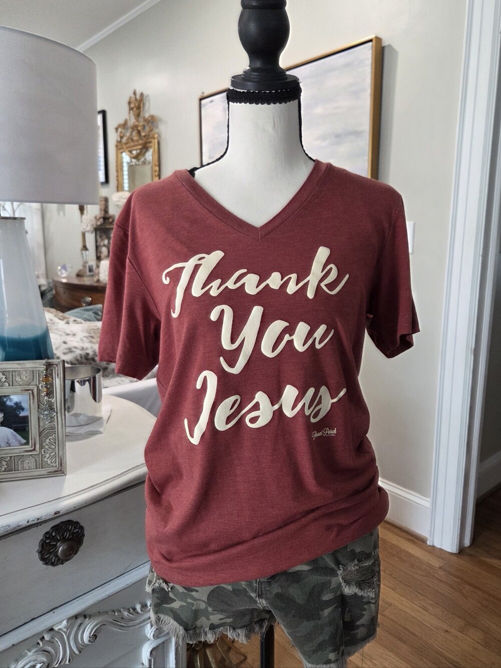 Front Porch Designs “Thank You Jesus” V-Neck Tee | Size Small